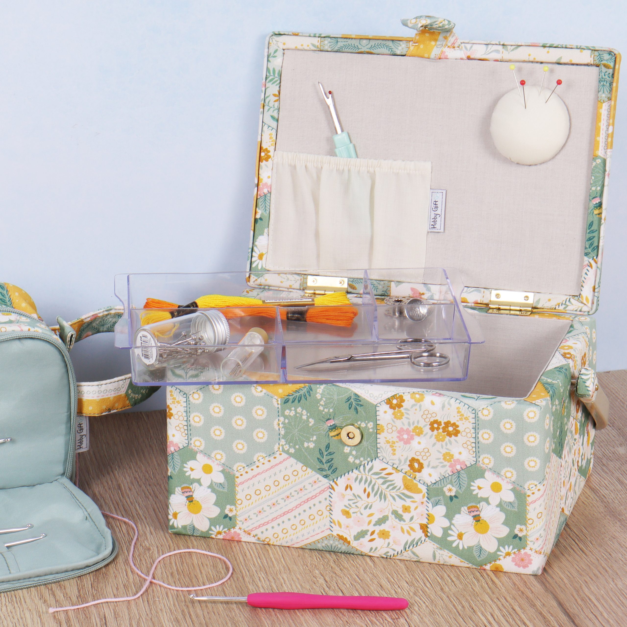Sewing Box (M): Patchwork Bee - Image 4